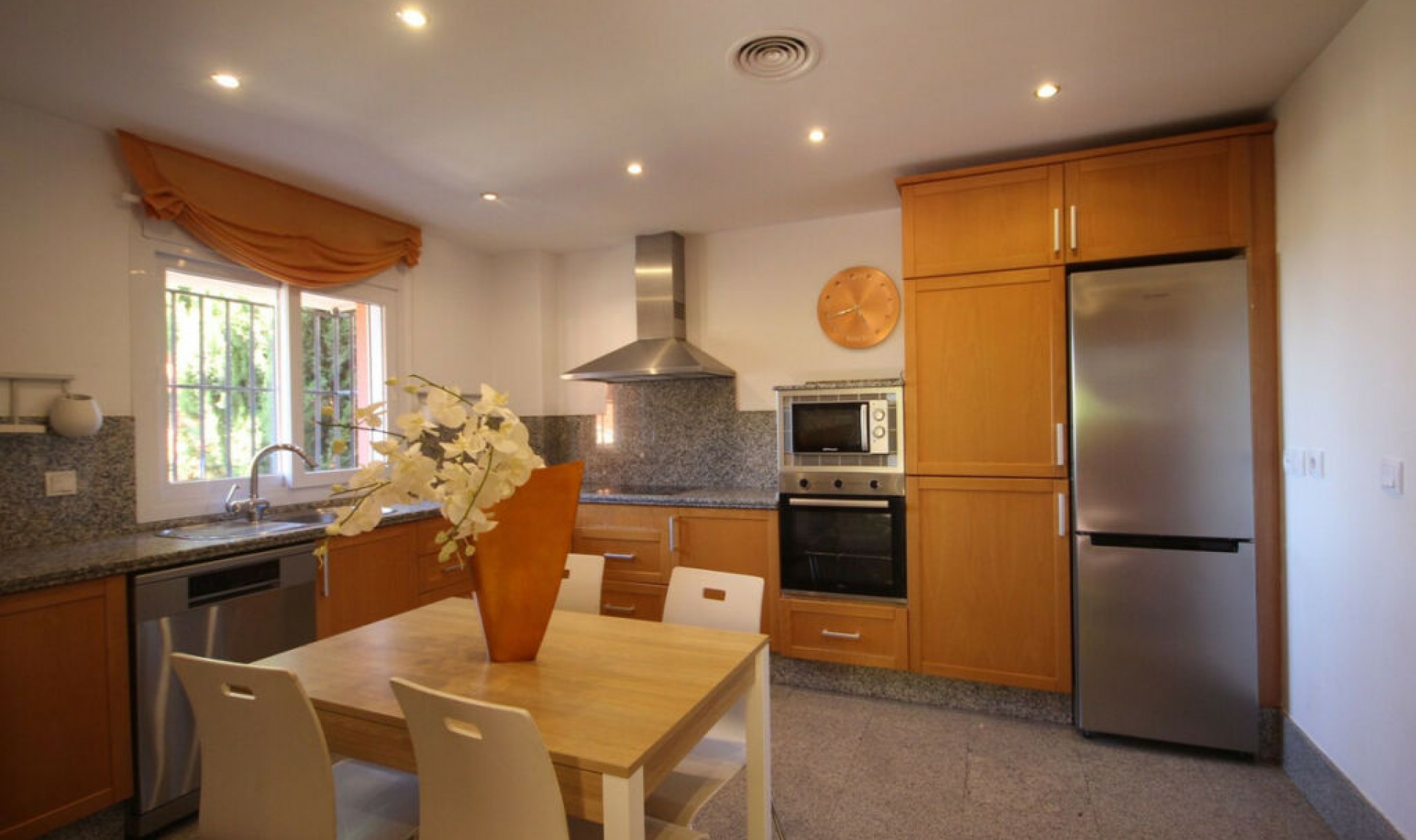 Resale - House -
Santa Clara