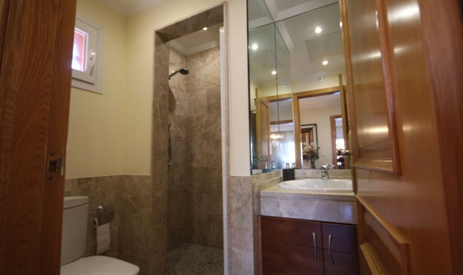 Resale - House -
Santa Clara