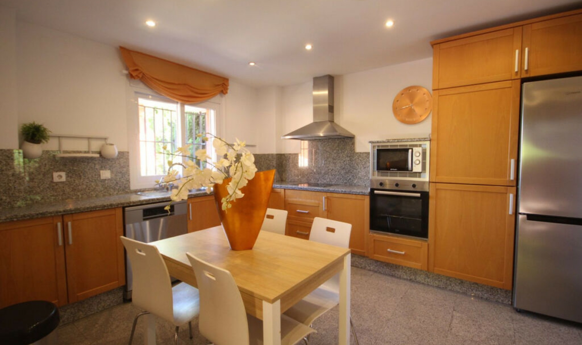 Resale - House -
Santa Clara