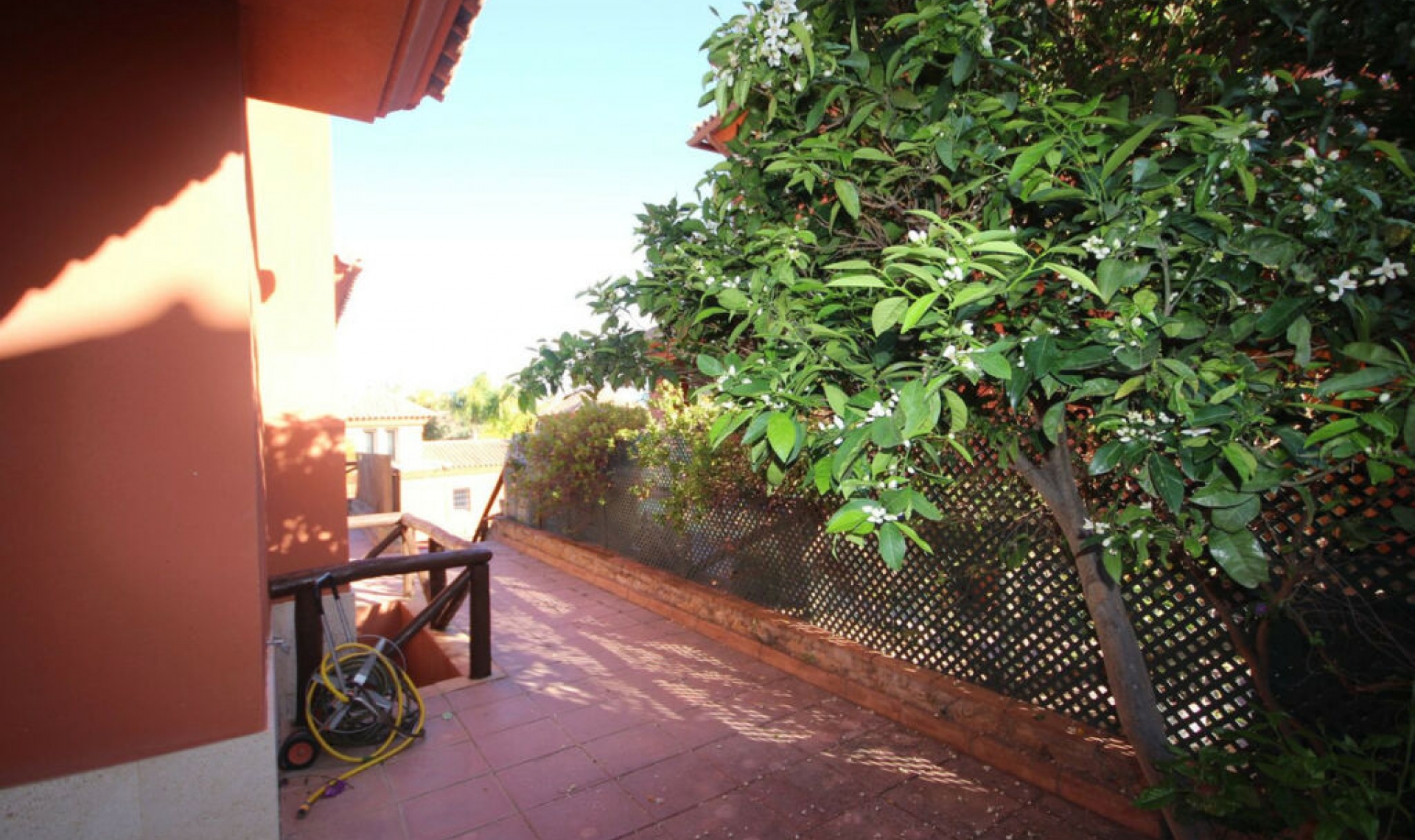 Resale - House -
Santa Clara