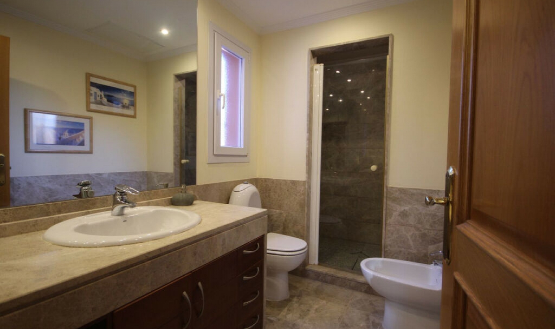 Resale - House -
Santa Clara