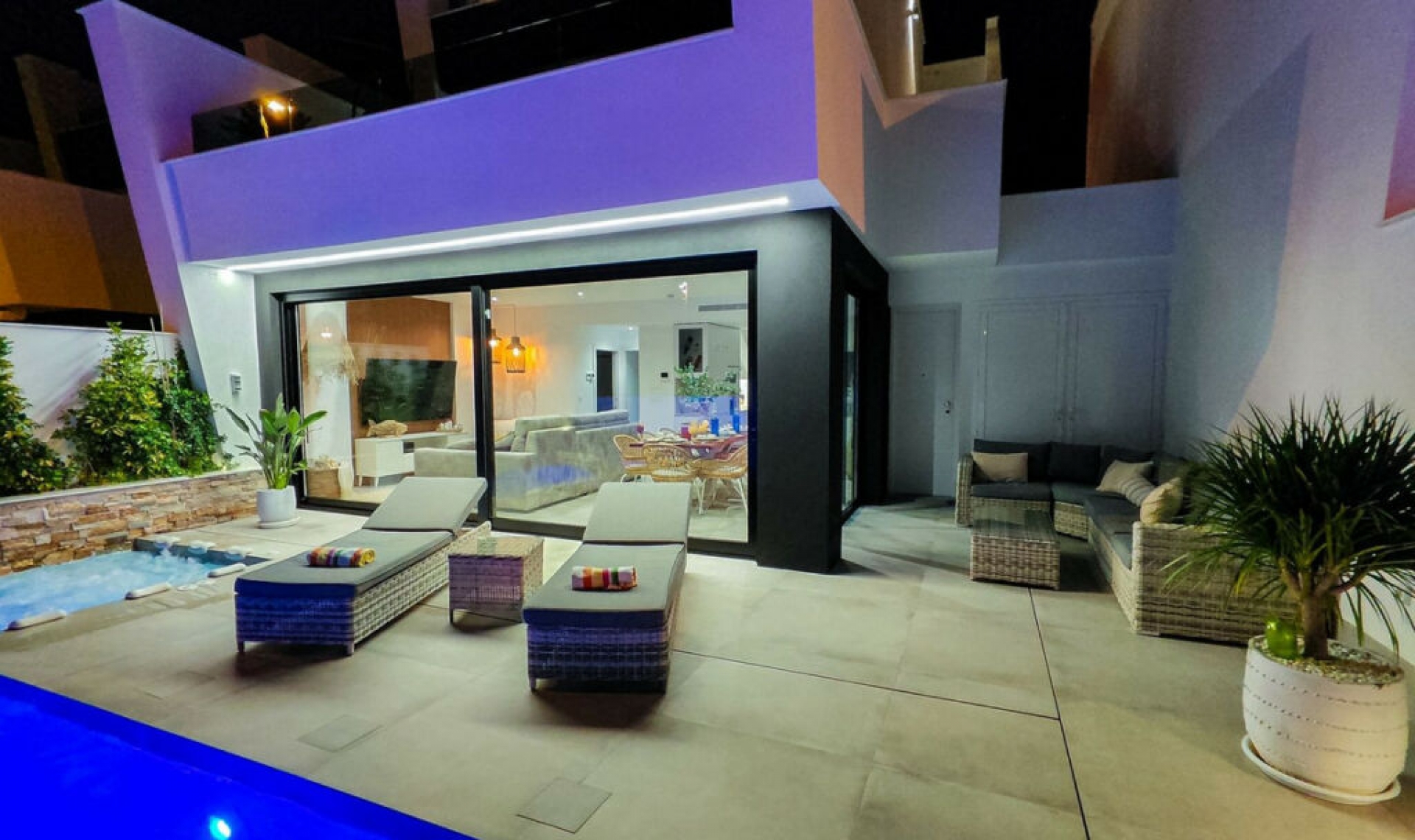 Resale - House -
Santiago de la Ribera