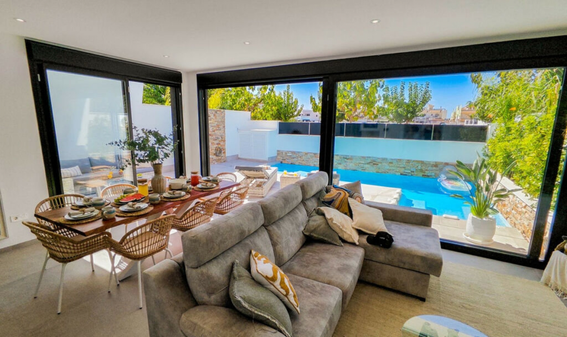 Resale - House -
Santiago de la Ribera