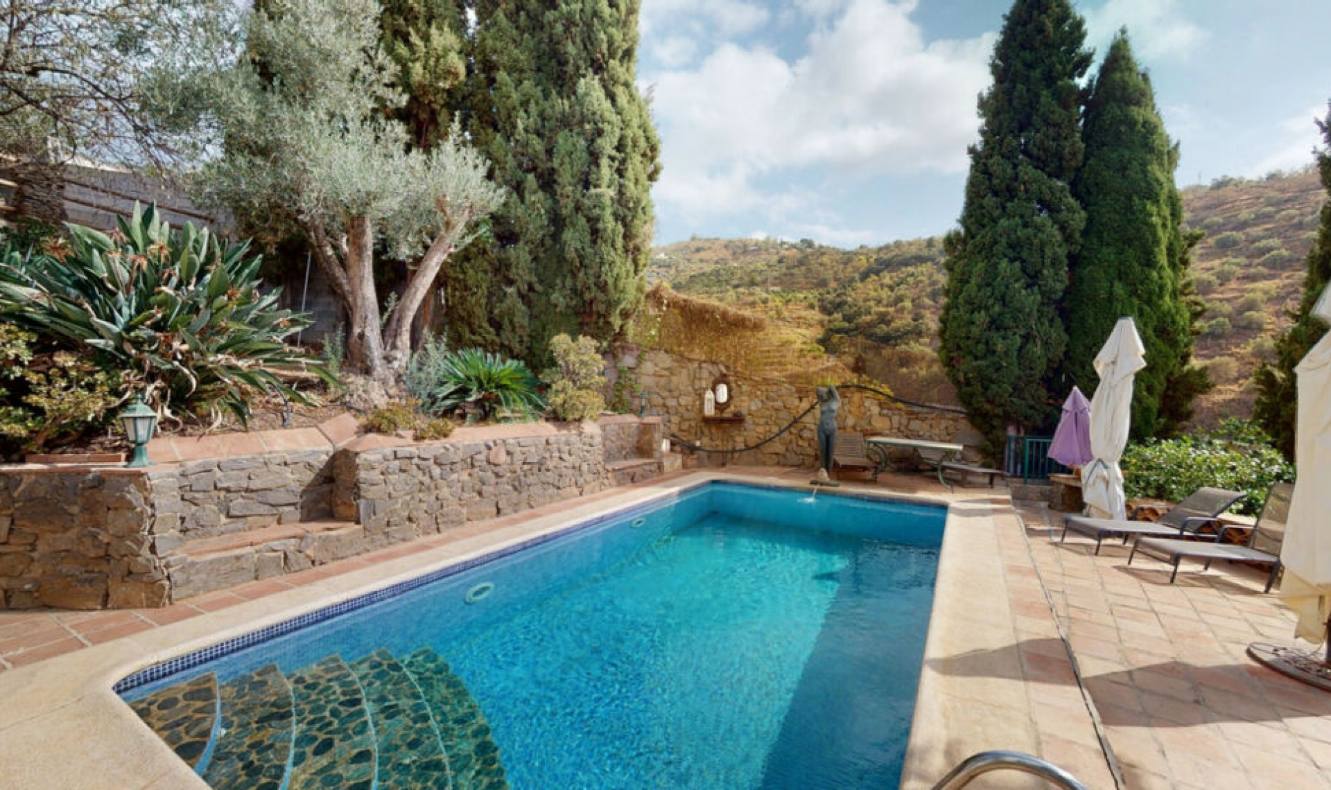 Resale - House -
Sayalonga