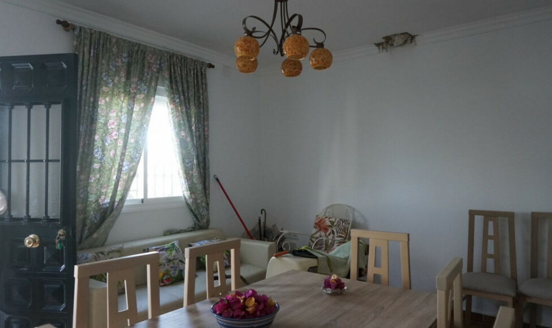 Resale - House -
Sayalonga