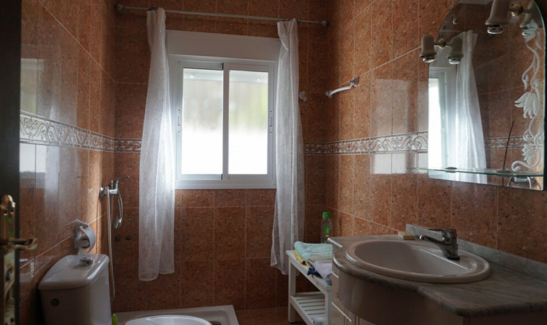 Resale - House -
Sayalonga