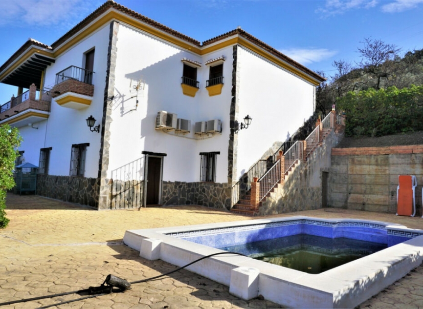 Resale - House -
Sayalonga