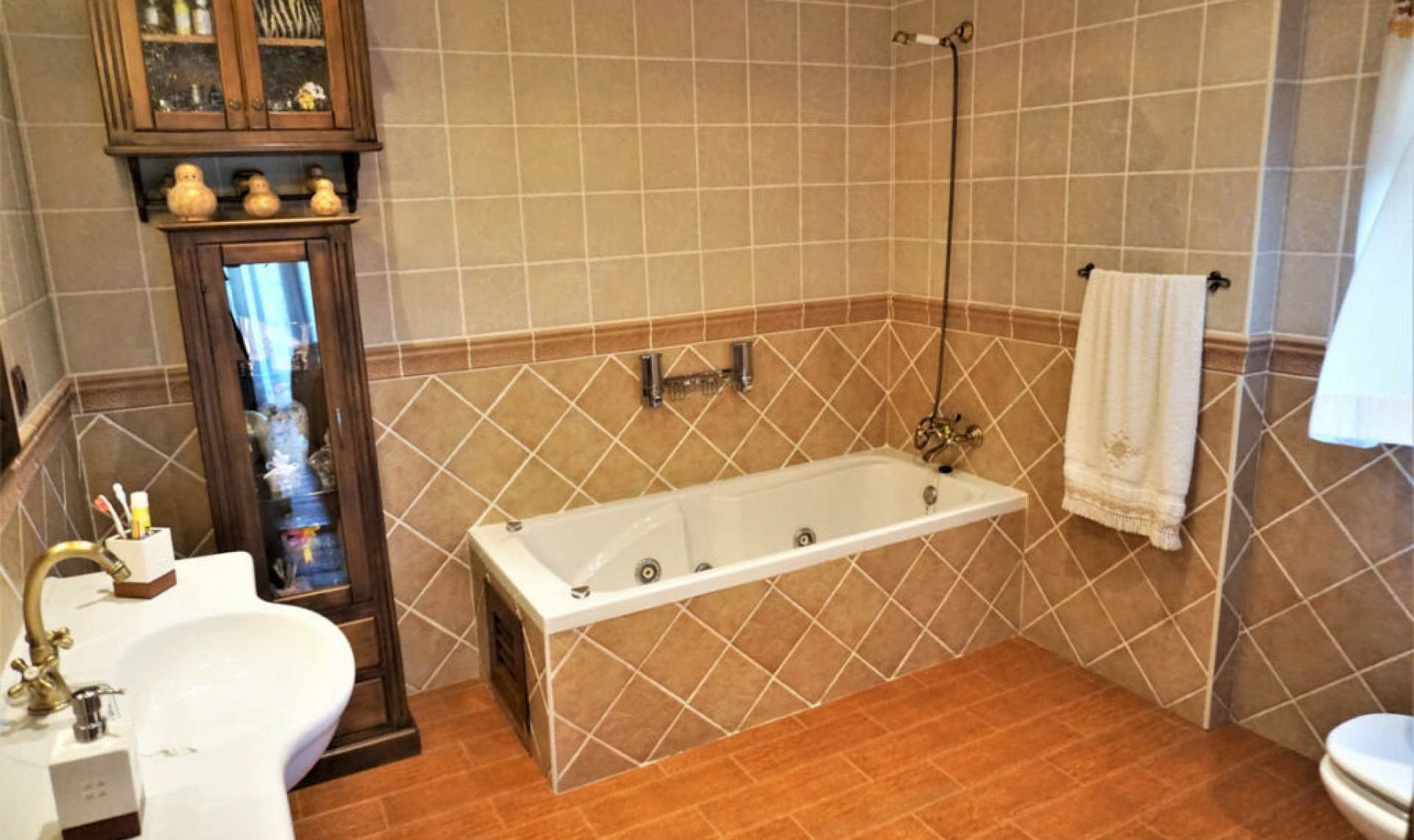 Resale - House -
Sayalonga