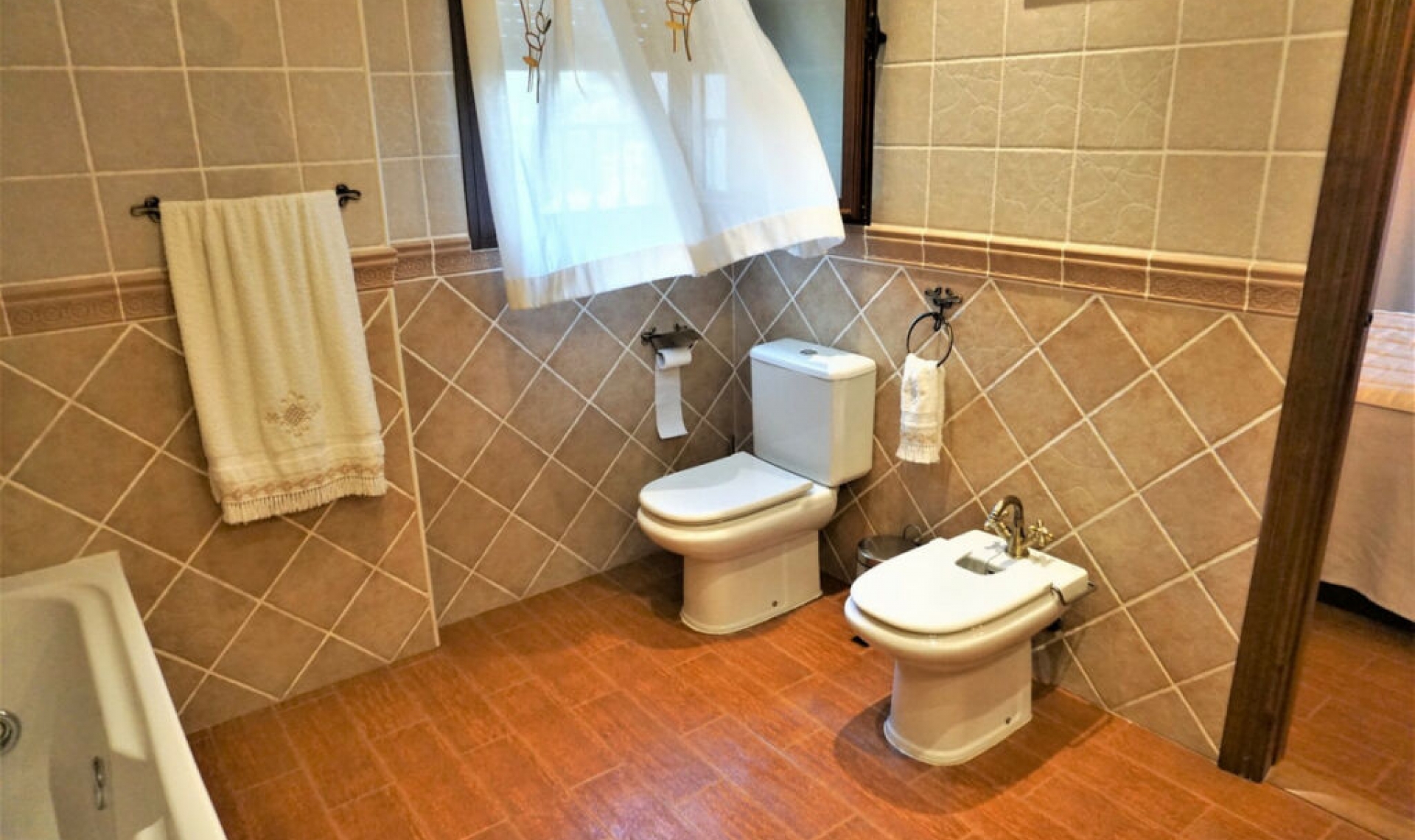 Resale - House -
Sayalonga