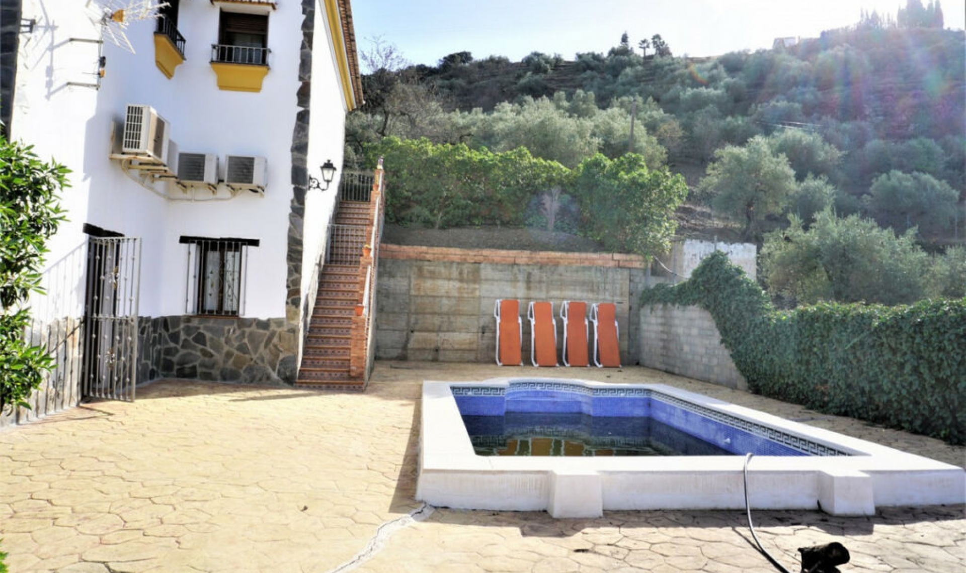 Resale - House -
Sayalonga