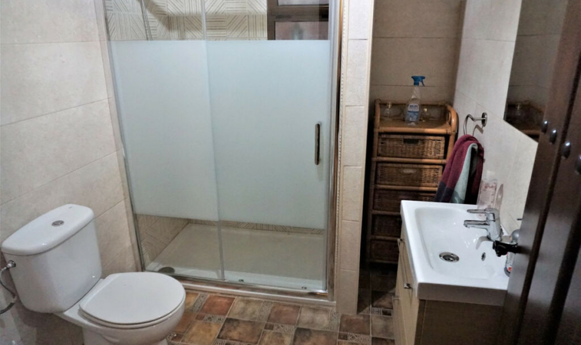 Resale - House -
Sayalonga