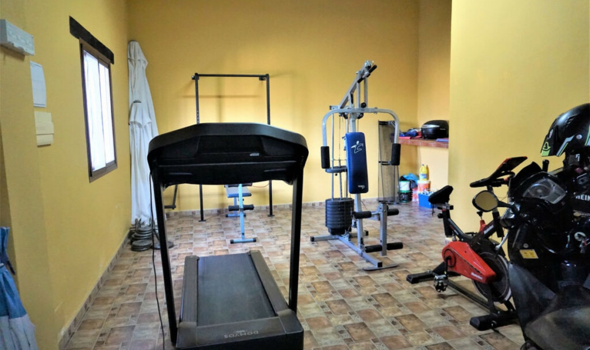 Resale - House -
Sayalonga