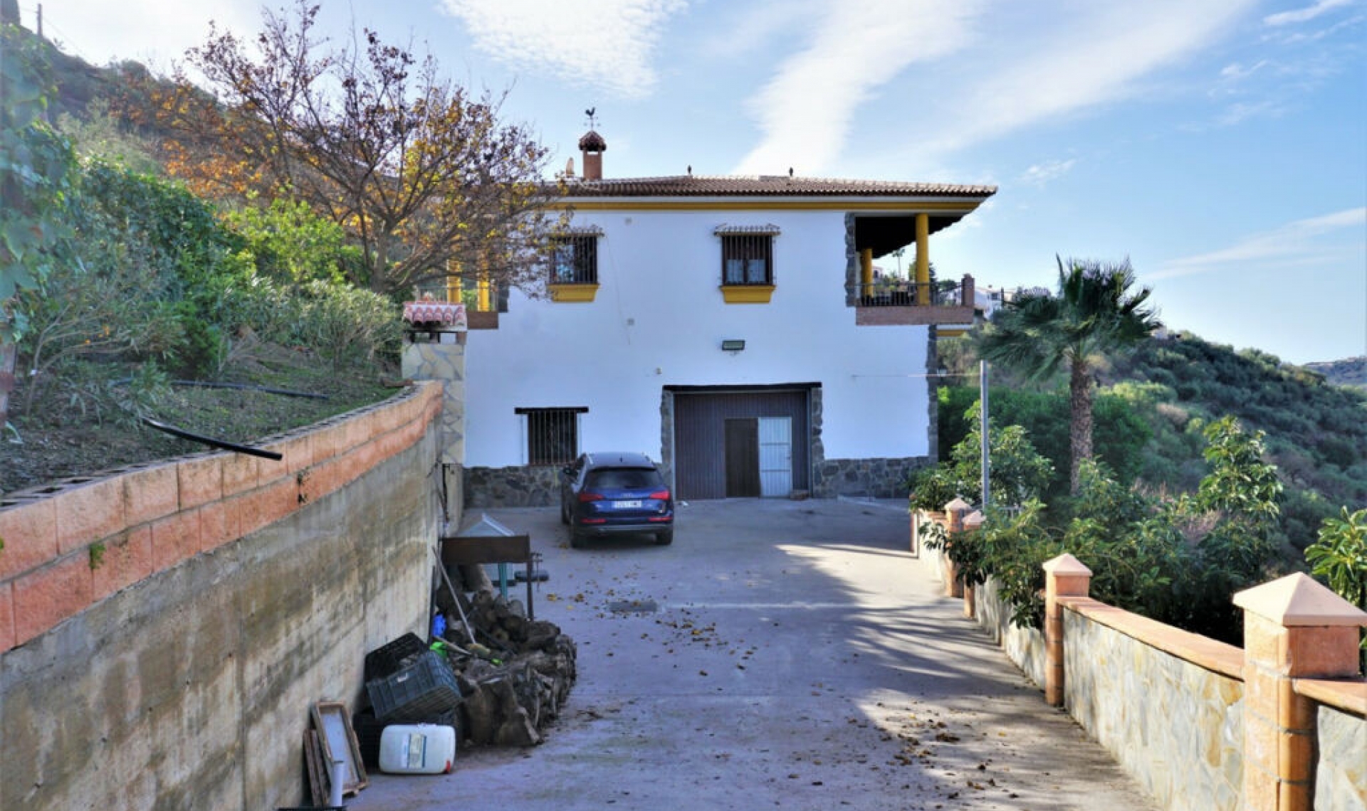 Resale - House -
Sayalonga