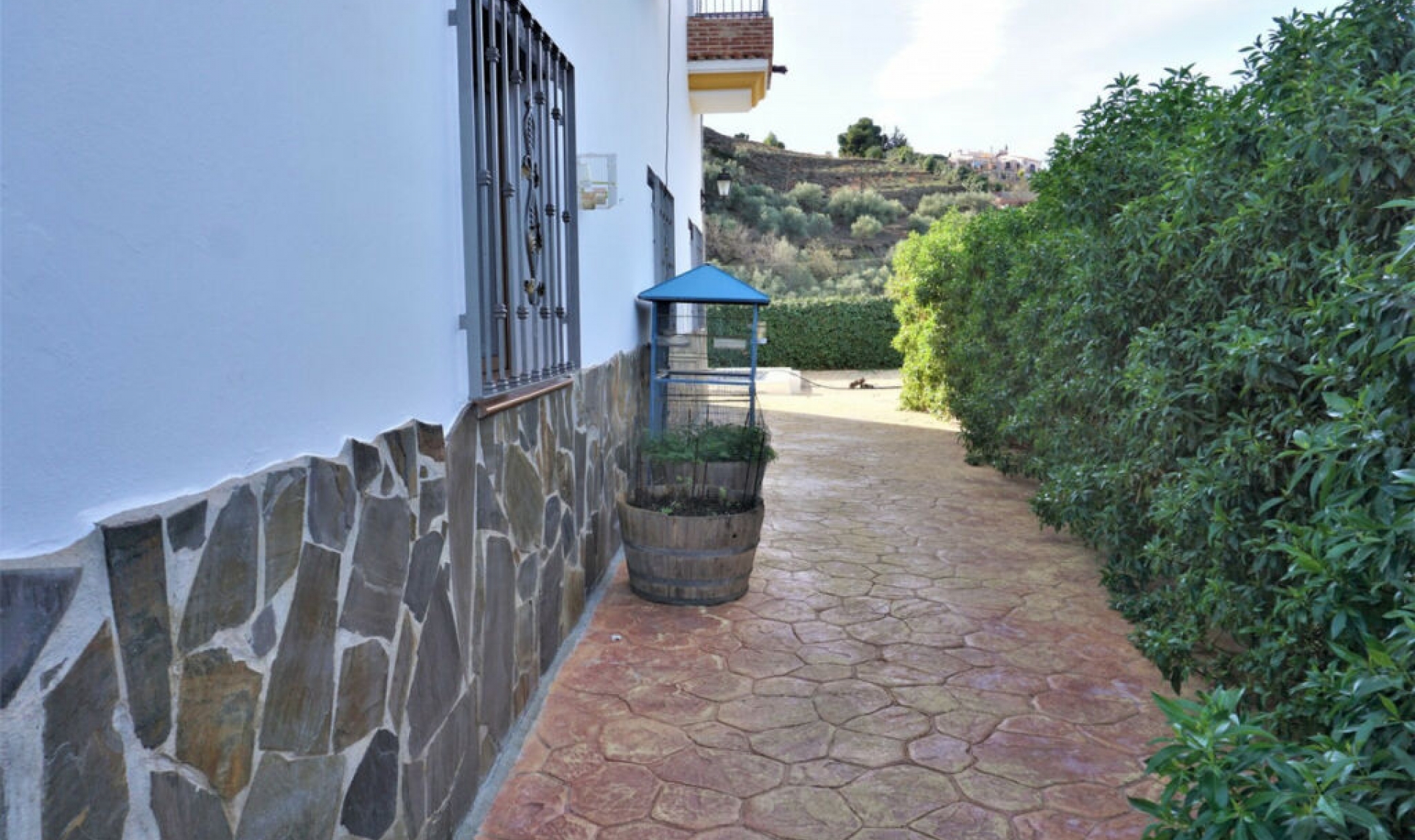 Resale - House -
Sayalonga