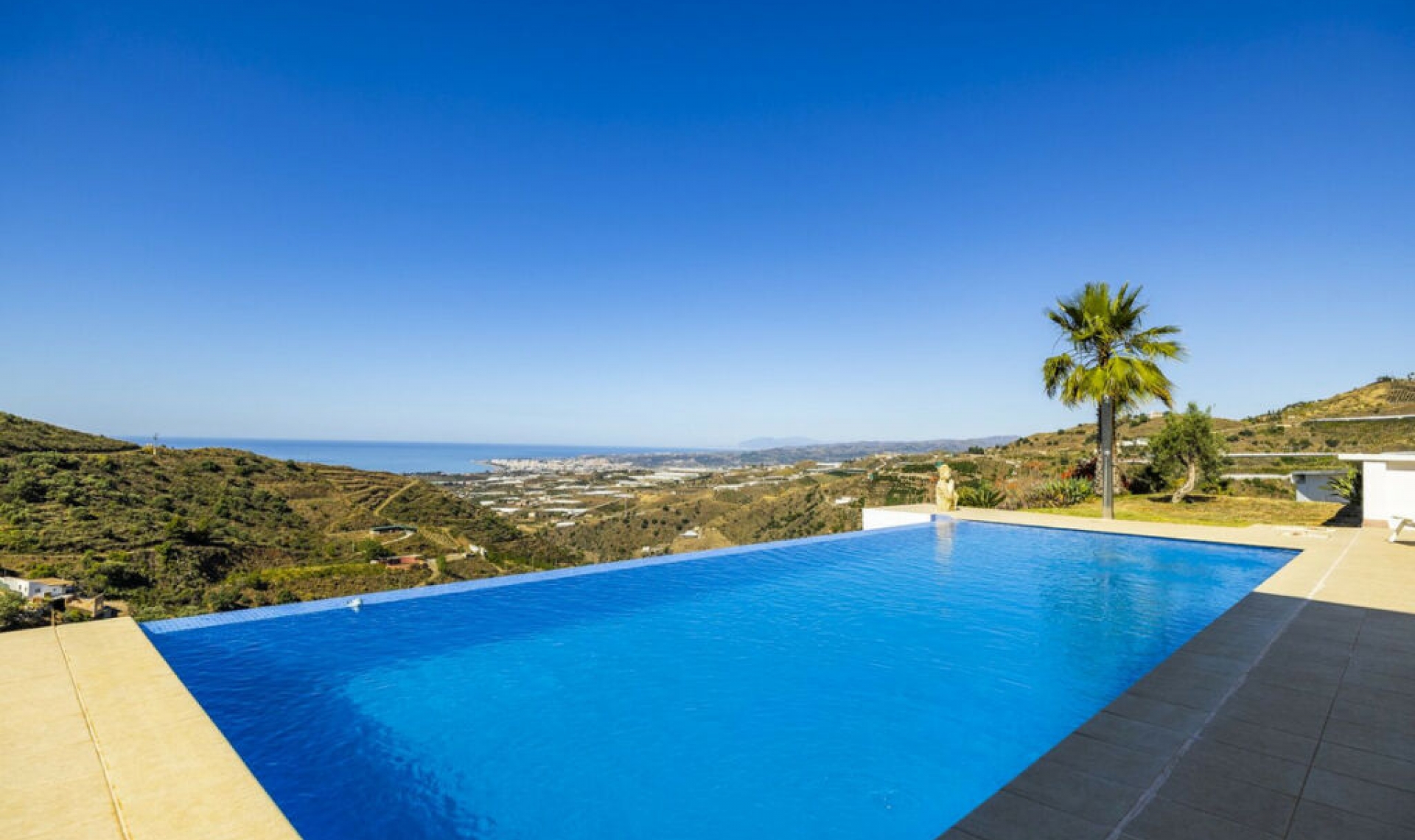 Resale - House -
Sayalonga