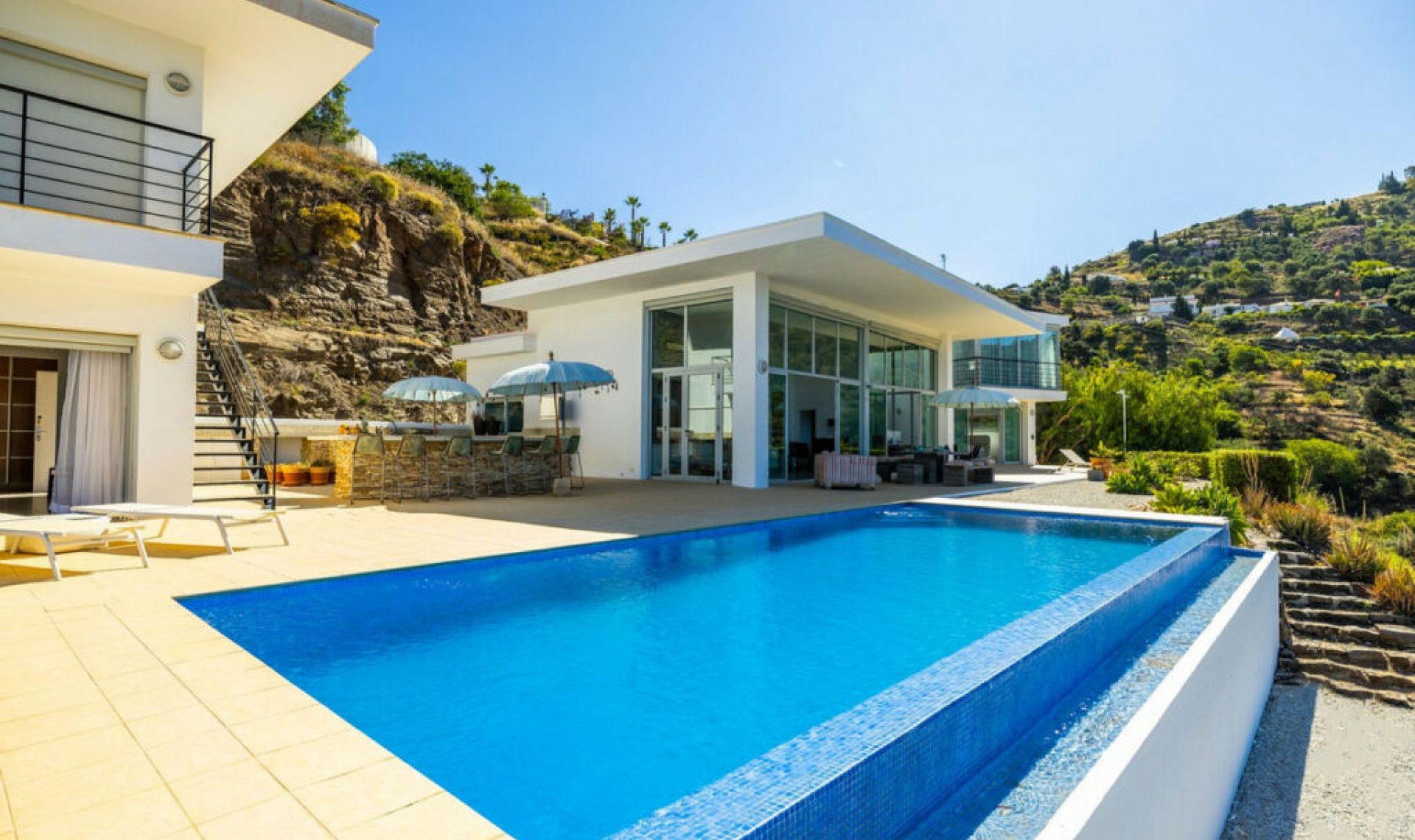 Resale - House -
Sayalonga