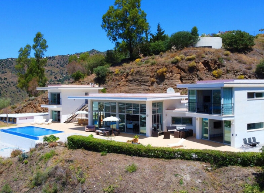 Resale - House -
Sayalonga