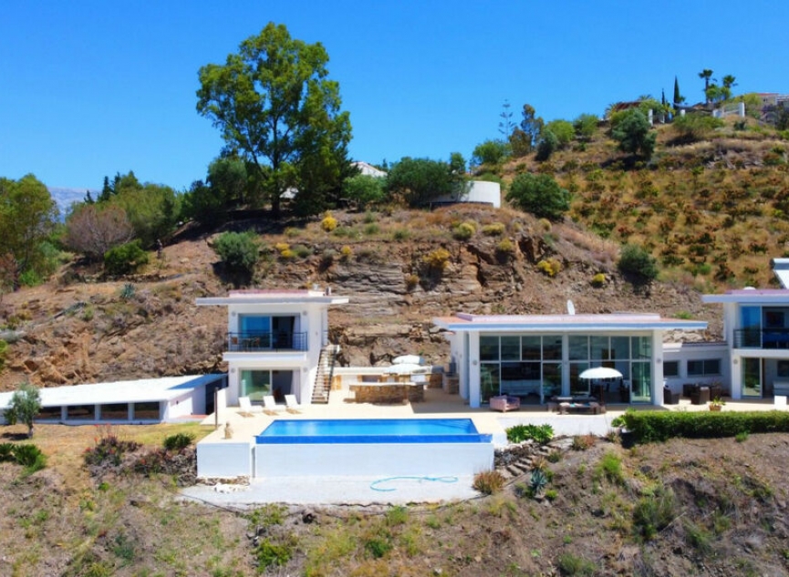 Resale - House -
Sayalonga