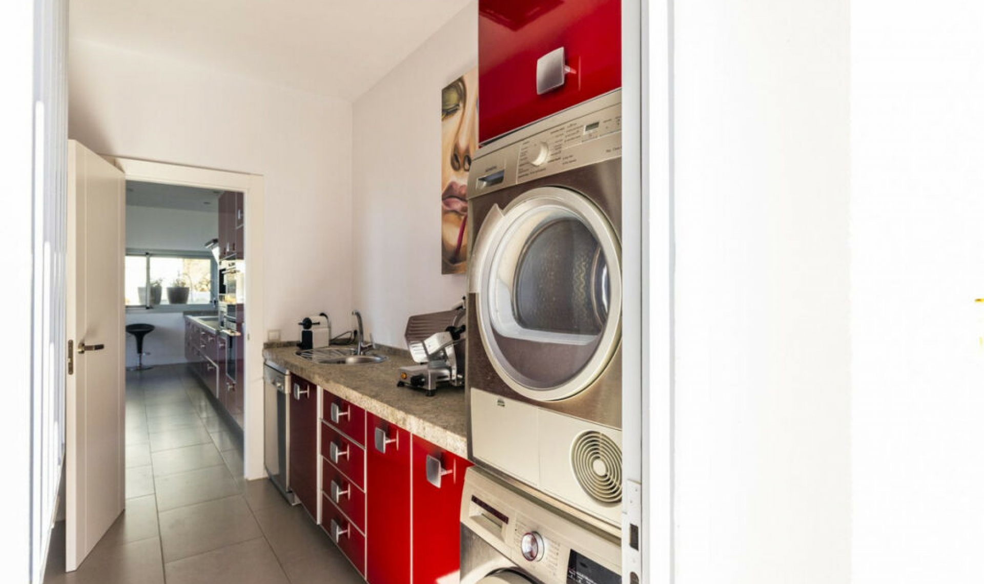 Resale - House -
Sayalonga