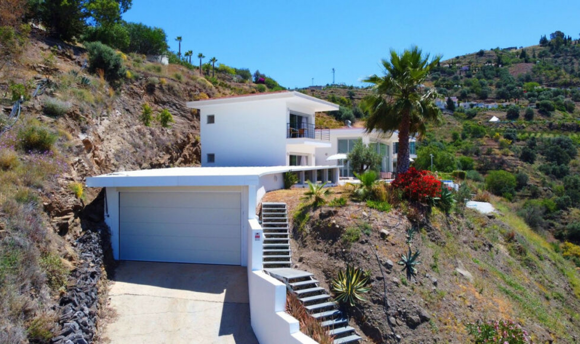 Resale - House -
Sayalonga