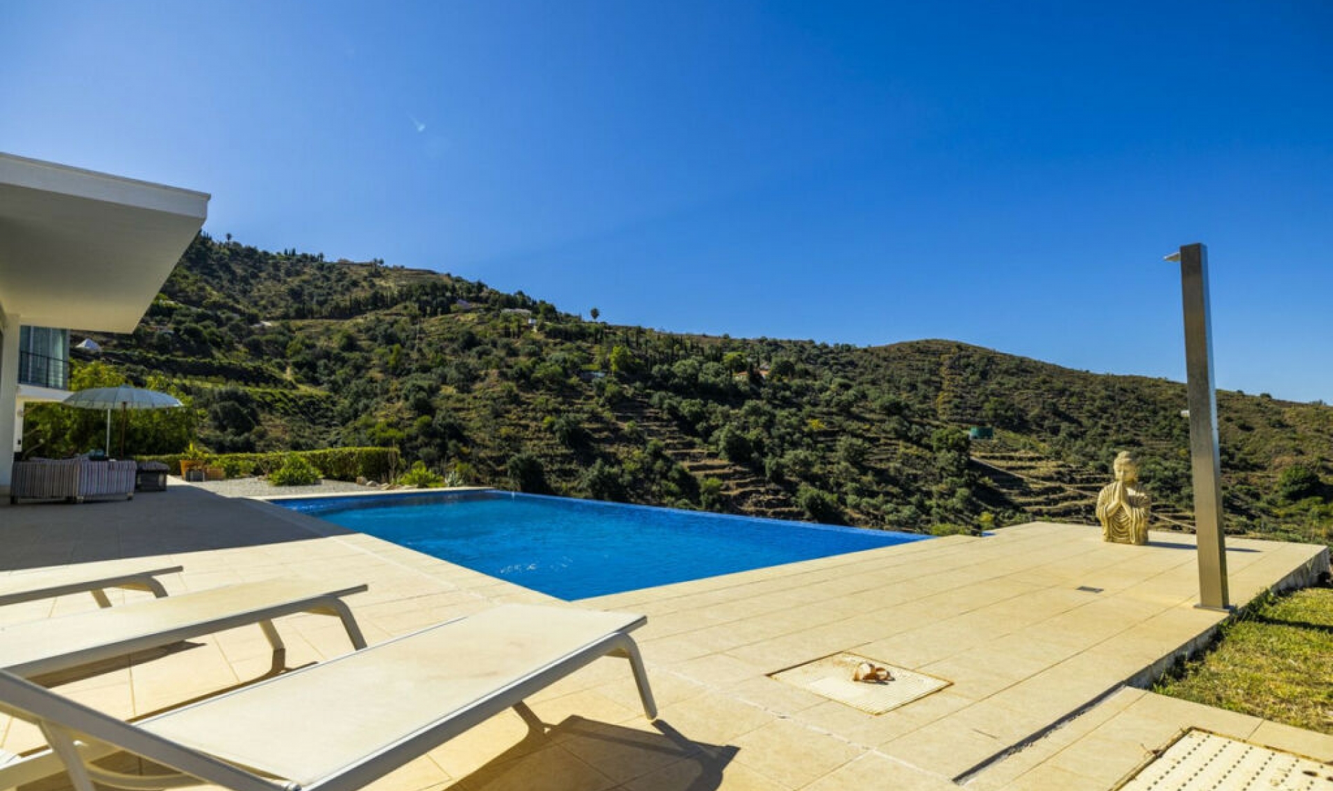 Resale - House -
Sayalonga