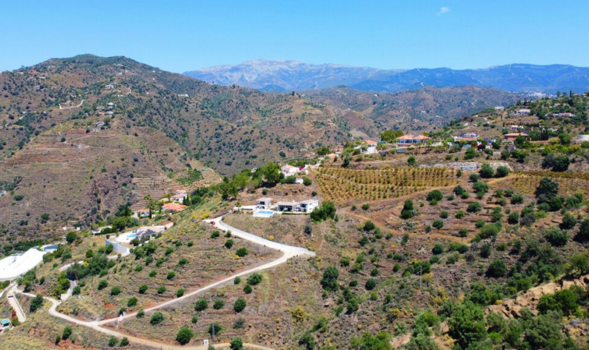 Resale - House -
Sayalonga