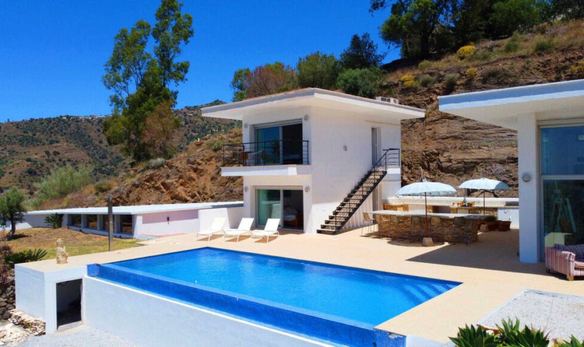 Resale - House -
Sayalonga