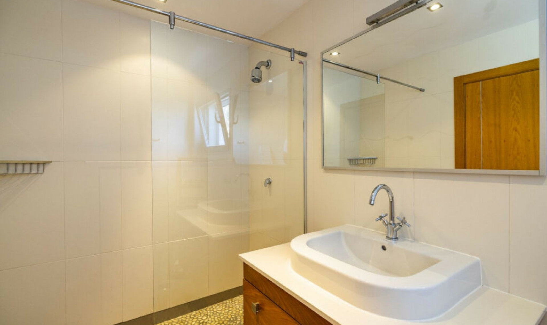 Resale - House -
Sayalonga