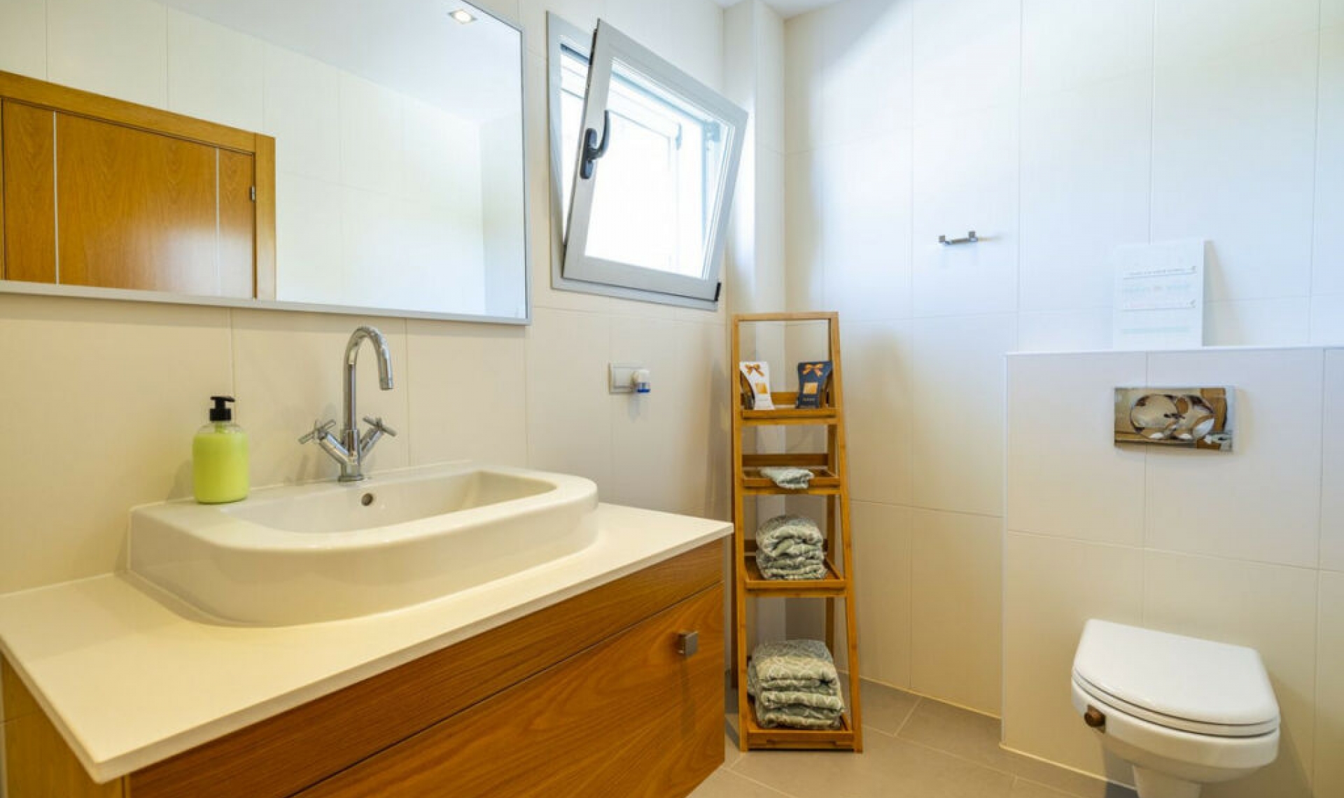 Resale - House -
Sayalonga