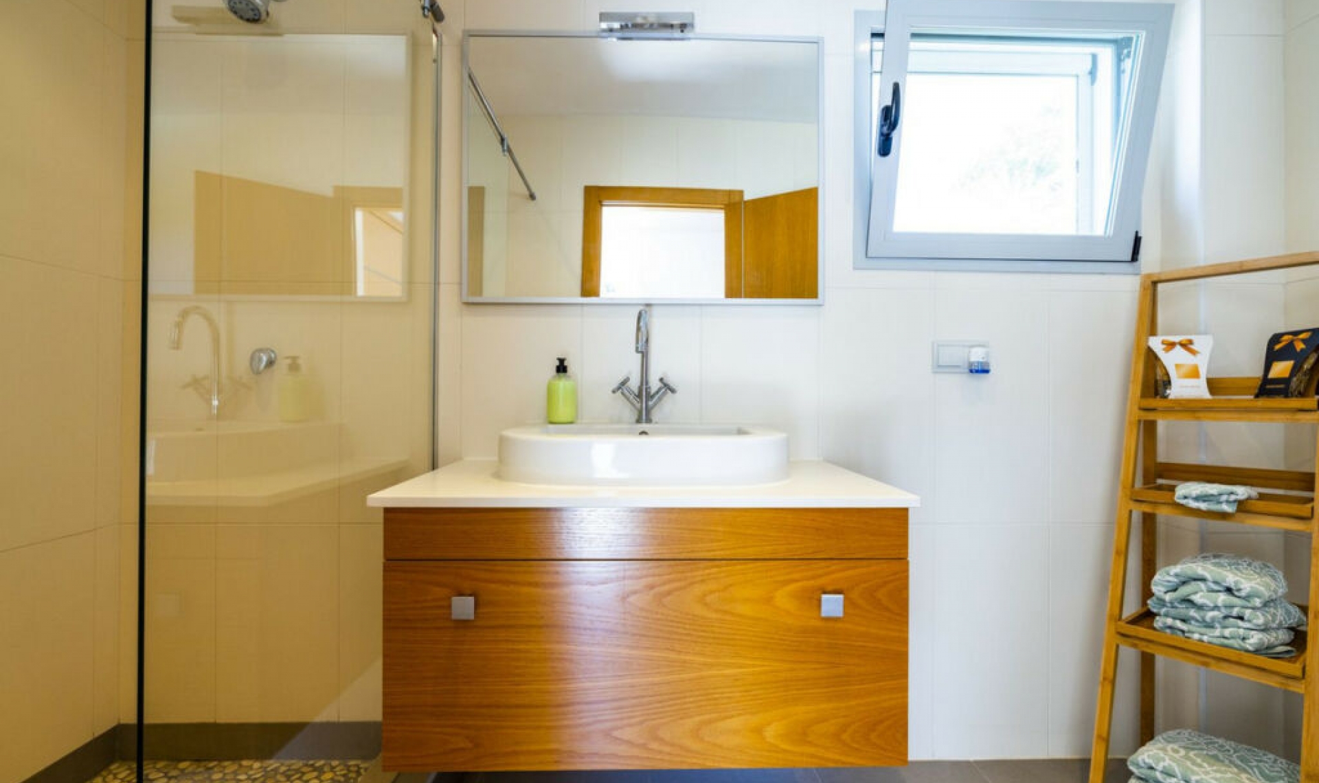 Resale - House -
Sayalonga