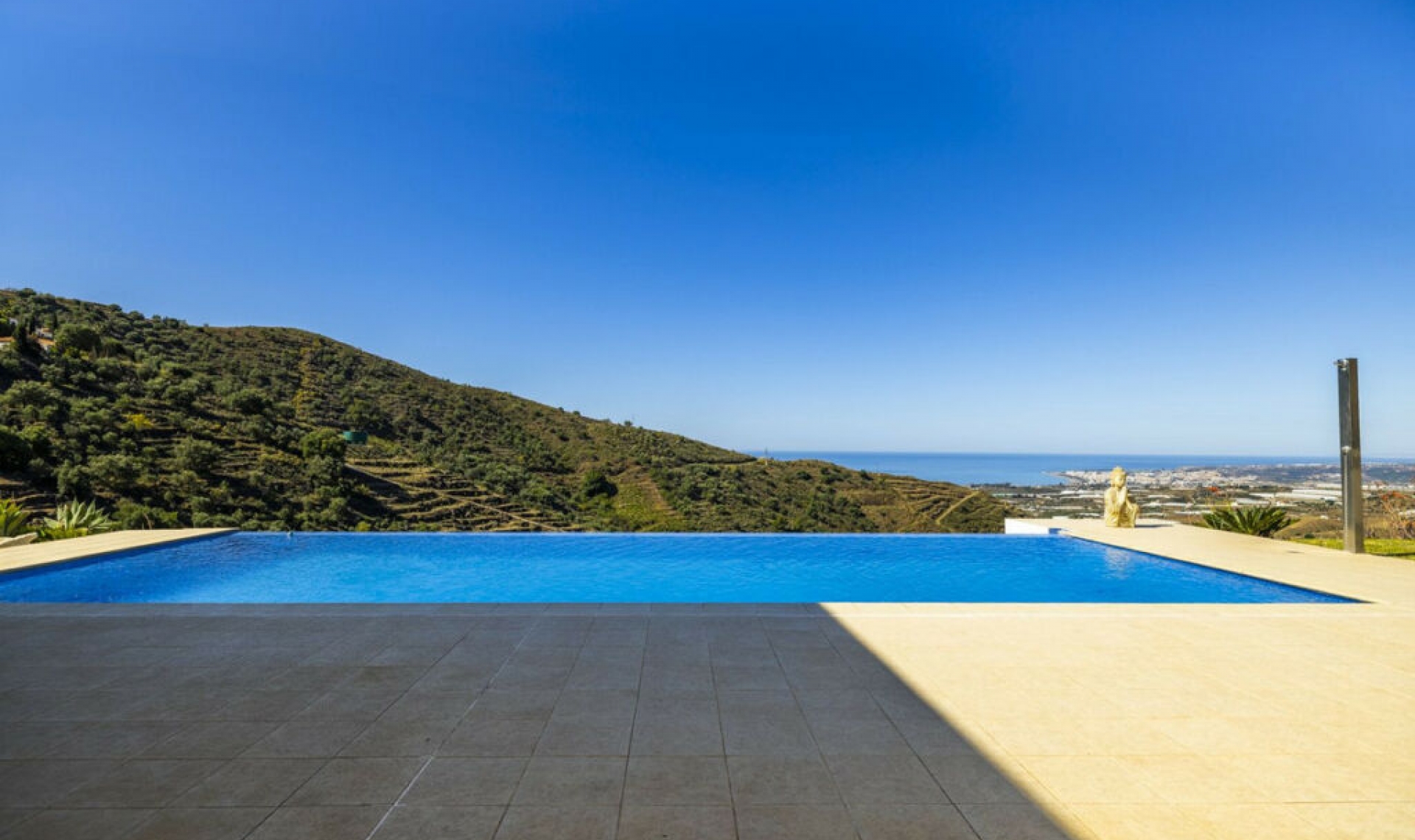 Resale - House -
Sayalonga