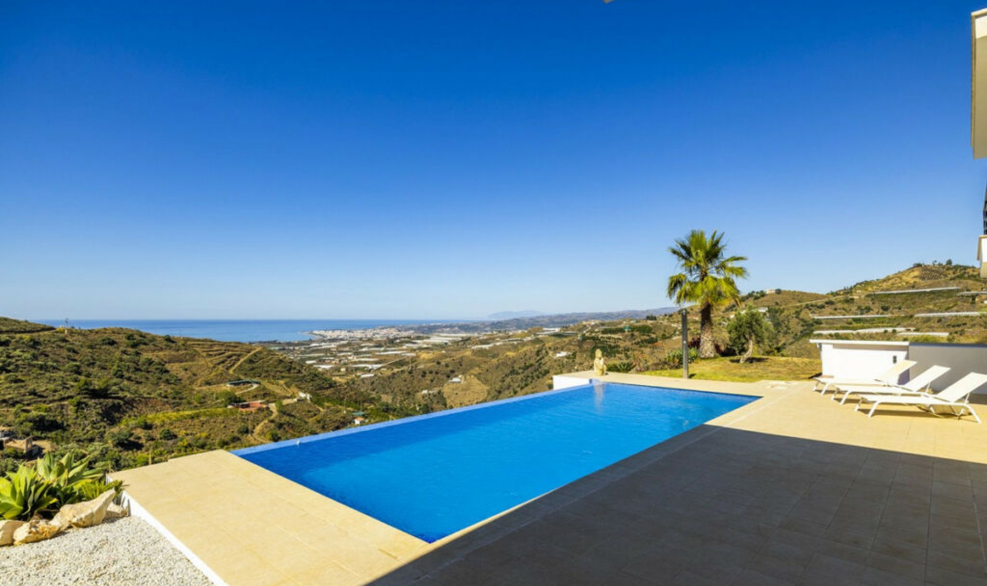 Resale - House -
Sayalonga