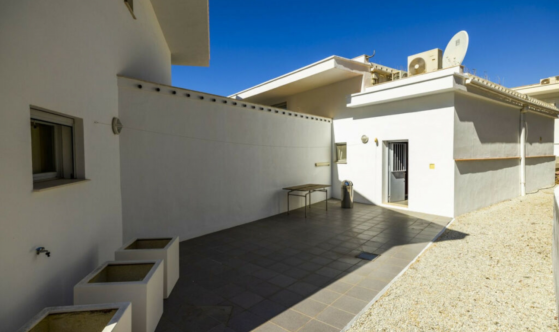 Resale - House -
Sayalonga