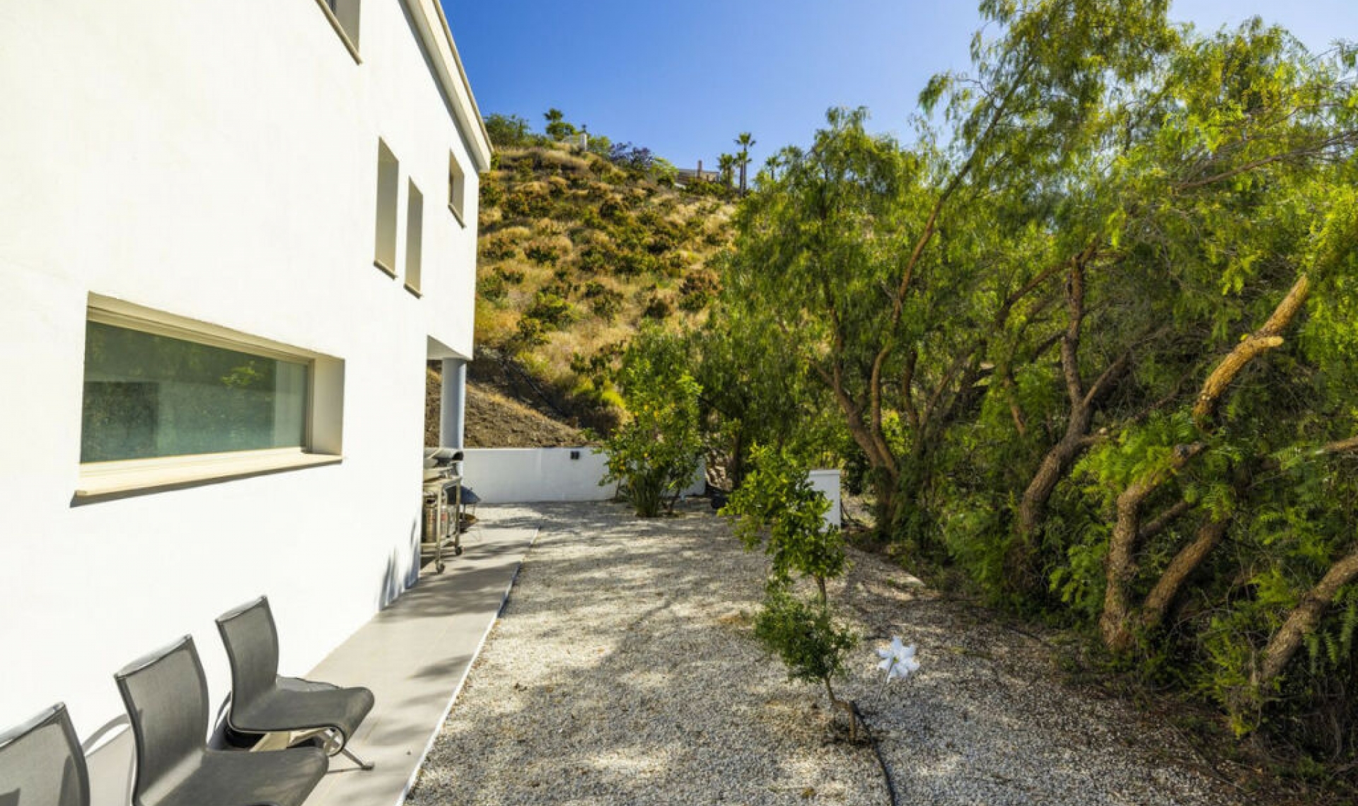 Resale - House -
Sayalonga