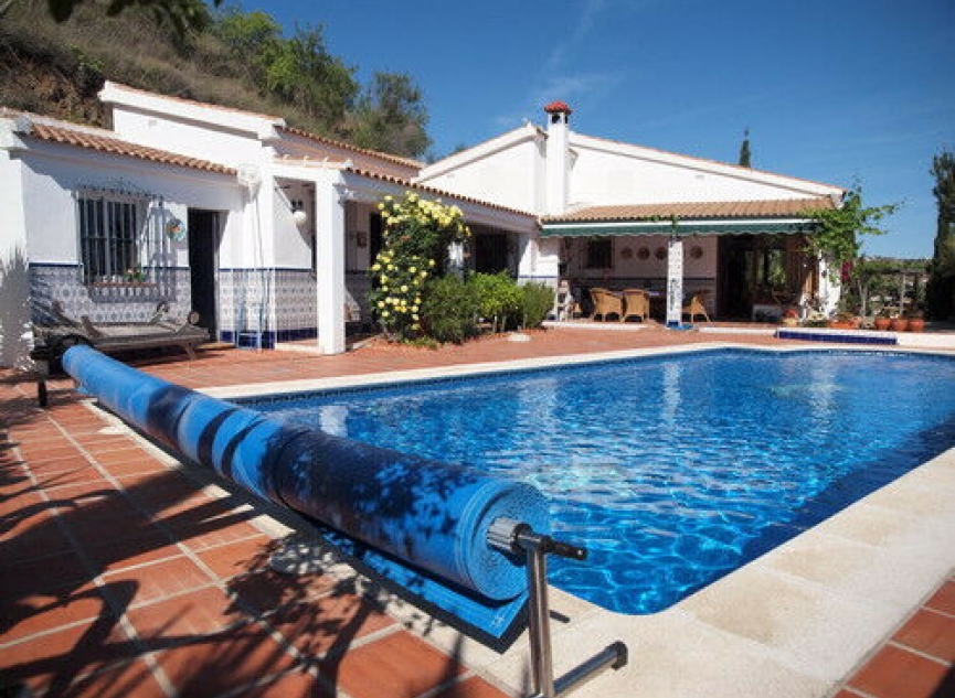 Resale - House -
Sayalonga