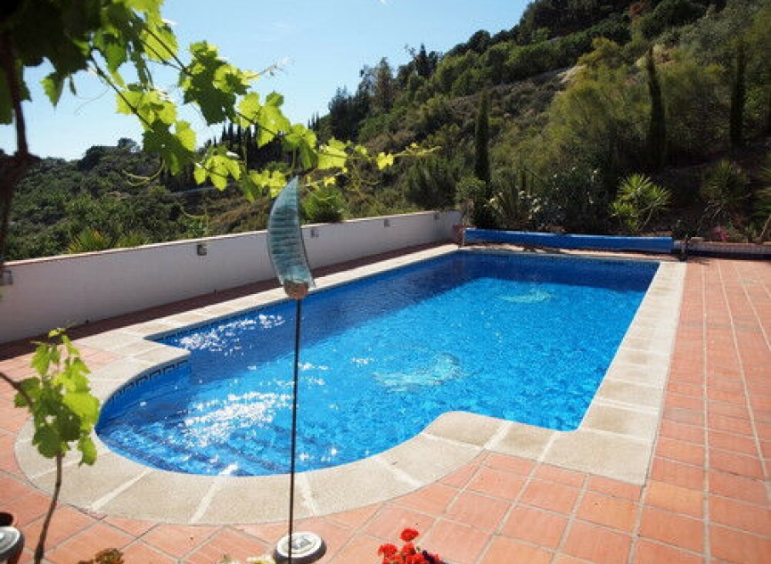 Resale - House -
Sayalonga