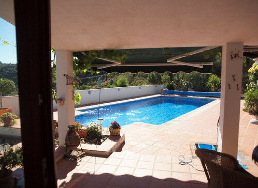 Resale - House -
Sayalonga