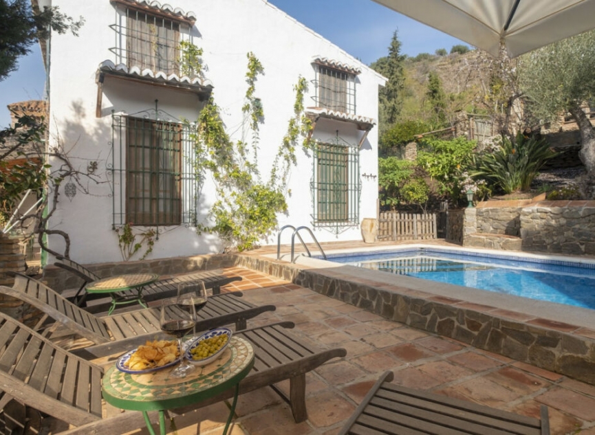 Resale - House -
Sayalonga