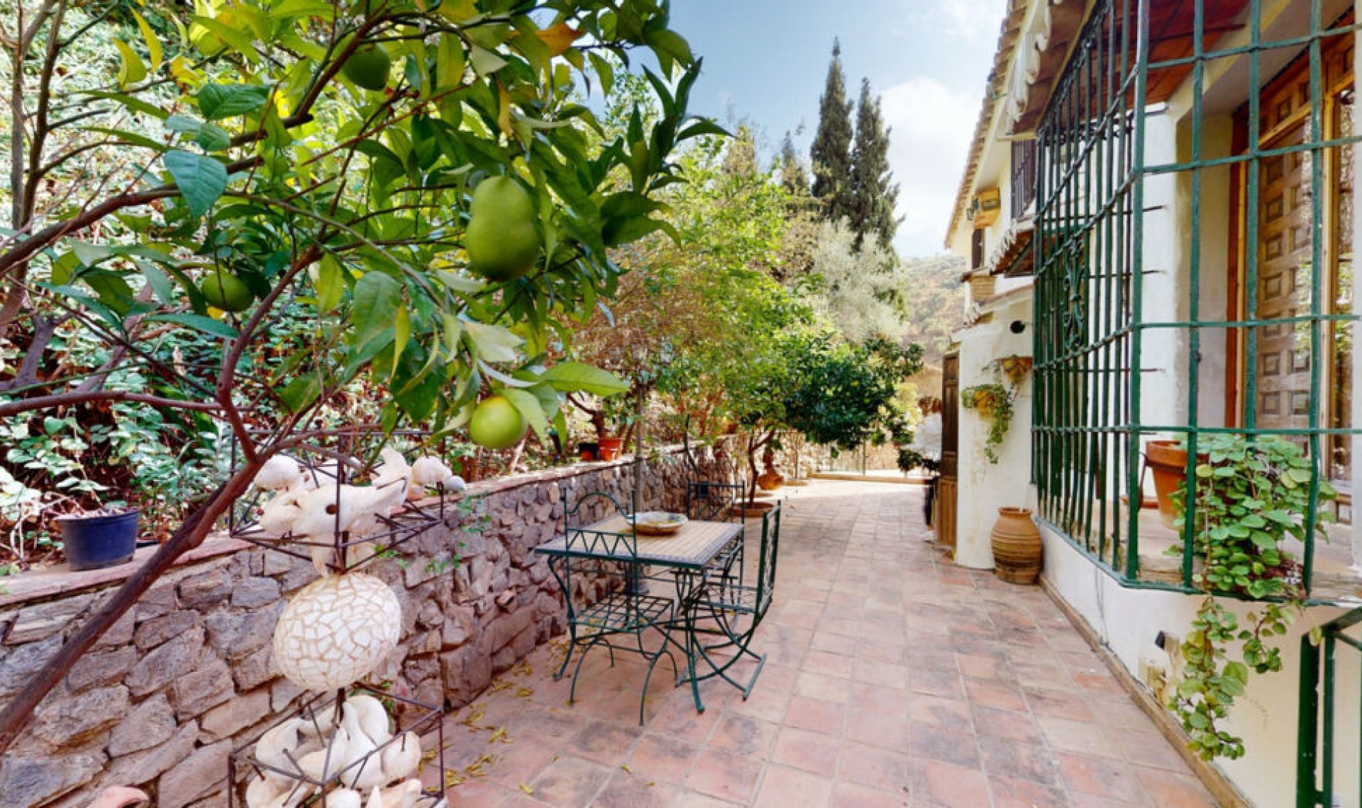 Resale - House -
Sayalonga