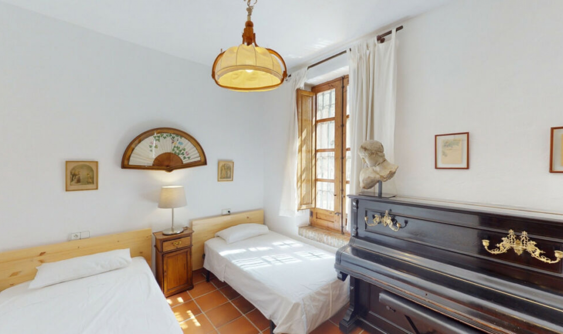 Resale - House -
Sayalonga