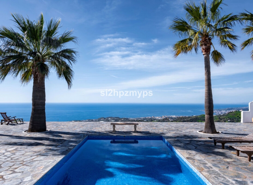 Resale - House -
Sayalonga