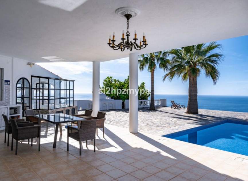 Resale - House -
Sayalonga