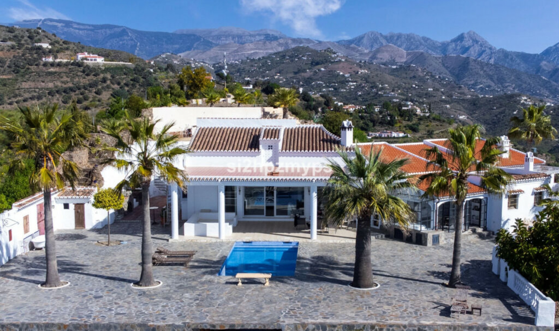 Resale - House -
Sayalonga