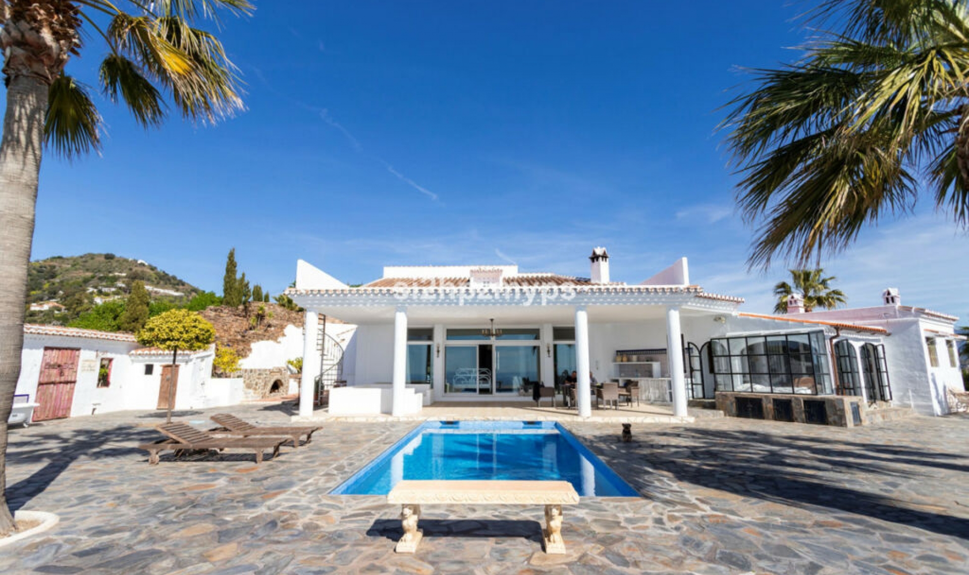 Resale - House -
Sayalonga