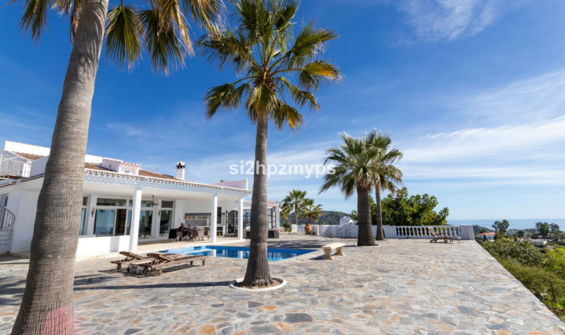 Resale - House -
Sayalonga