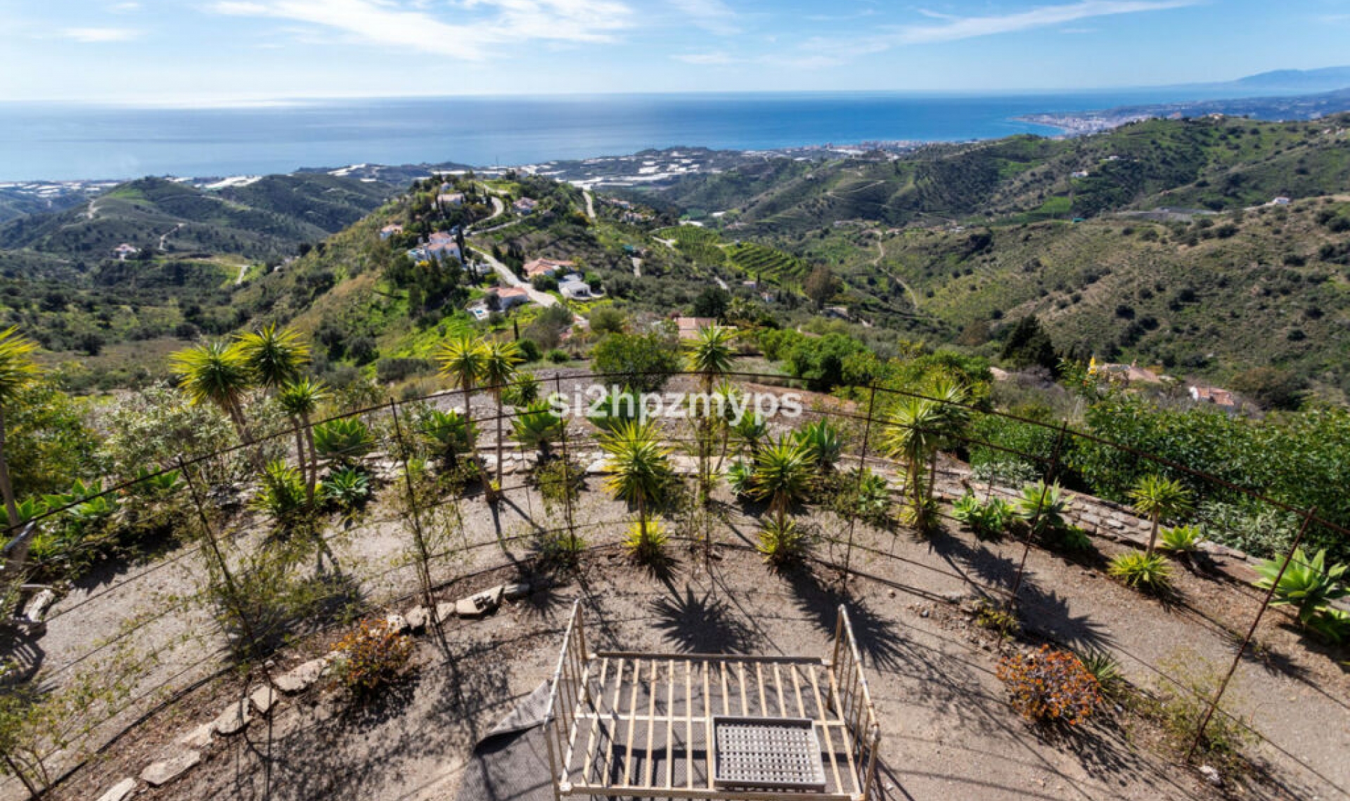 Resale - House -
Sayalonga