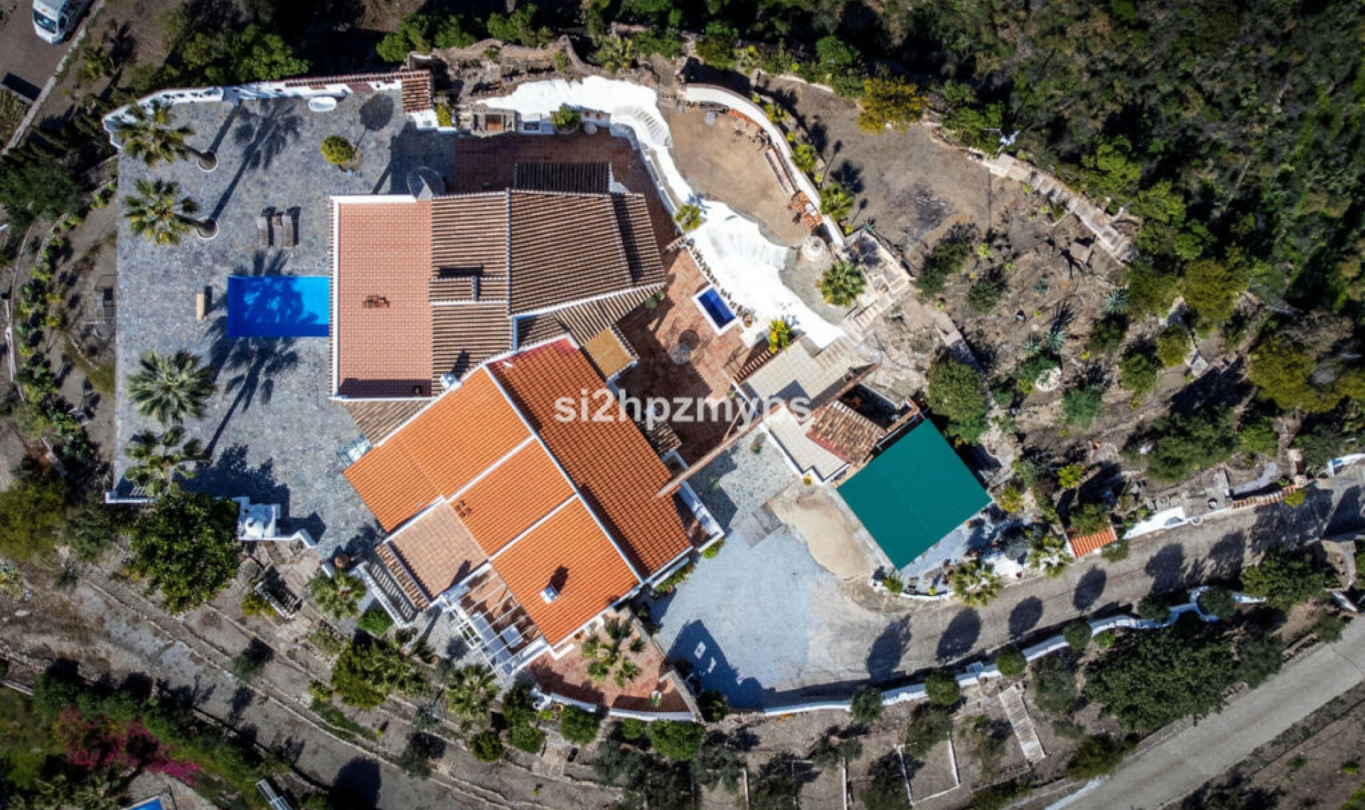 Resale - House -
Sayalonga