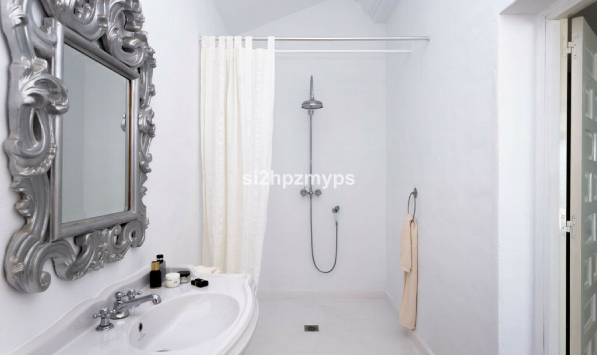 Resale - House -
Sayalonga