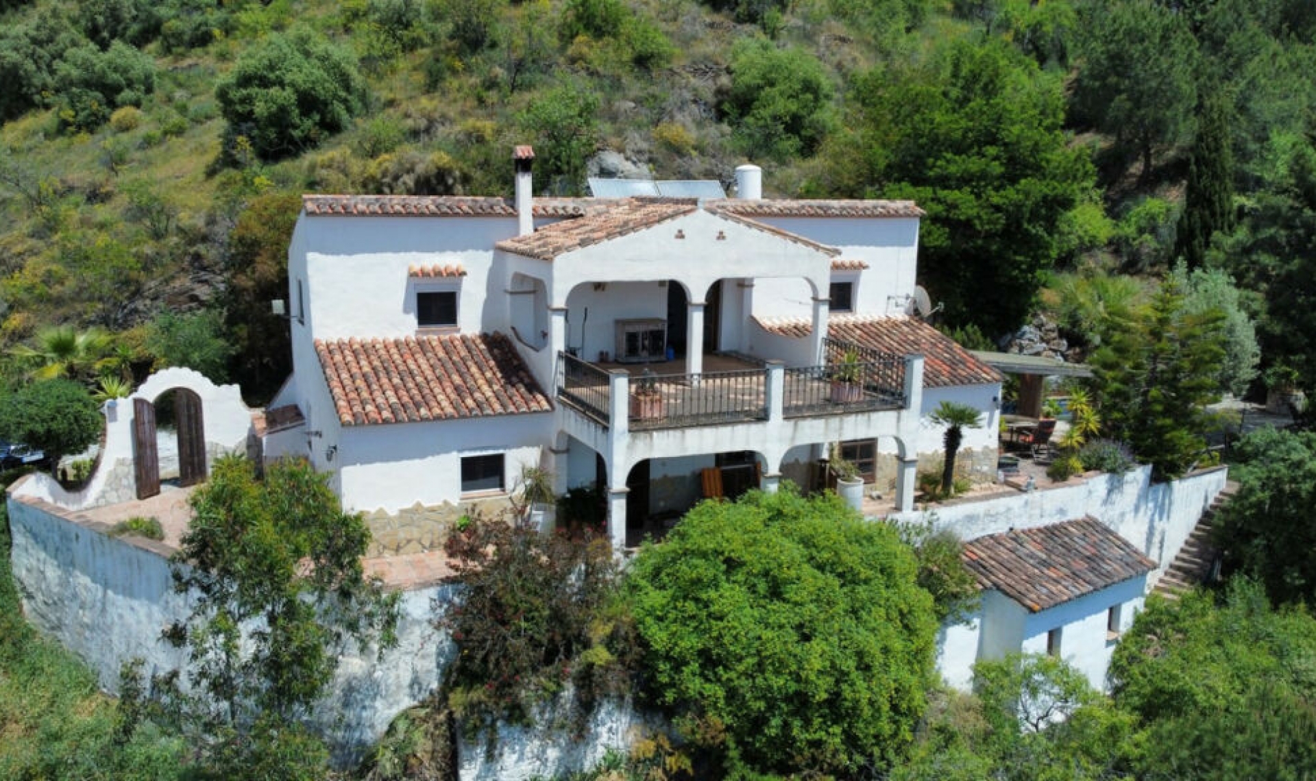 Resale - House -
Sayalonga