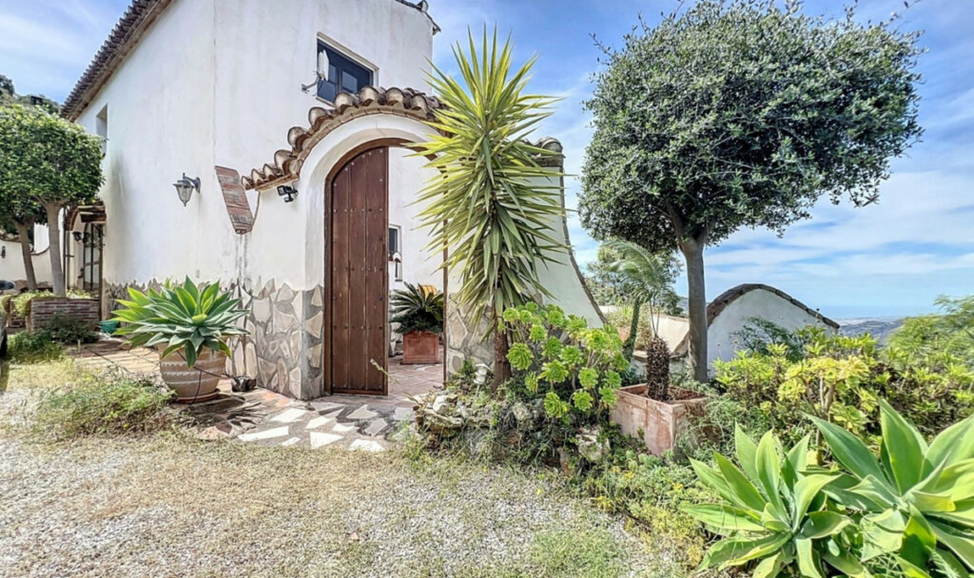 Resale - House -
Sayalonga